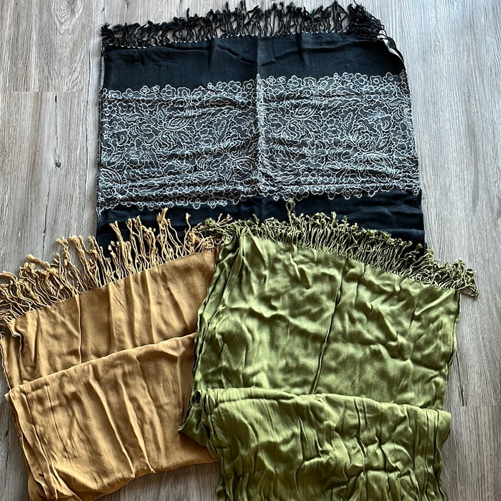 Bundle—lot of 3 medium weight scarves